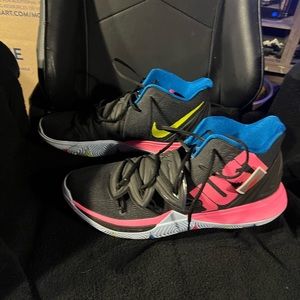 Men’s Nike KYRIE 5 just do it
